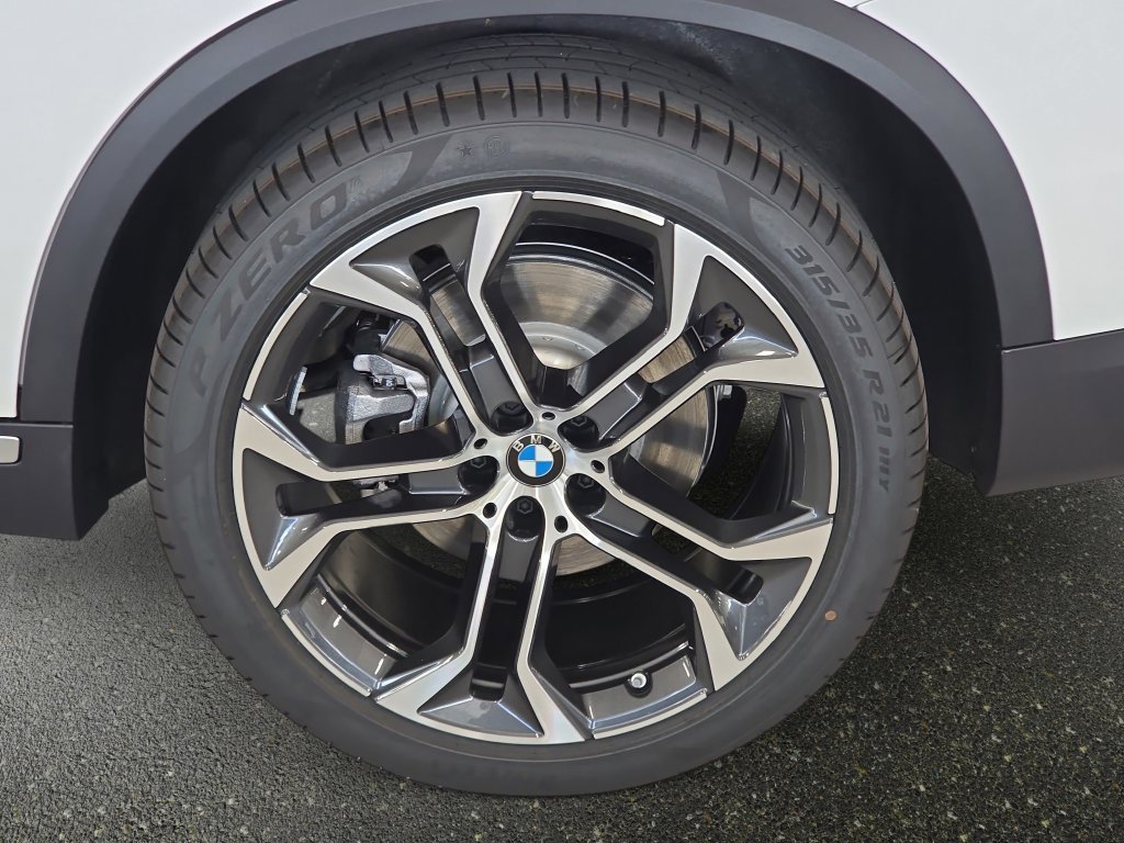 Used 2026 Alpine White BMW sDrive40i image 16