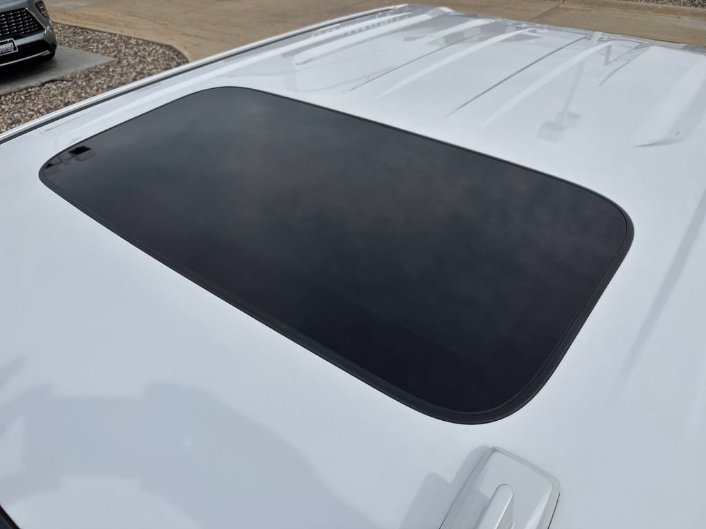 Used 2024 White Frost Tricoat GMC Denali Ultimate image 12