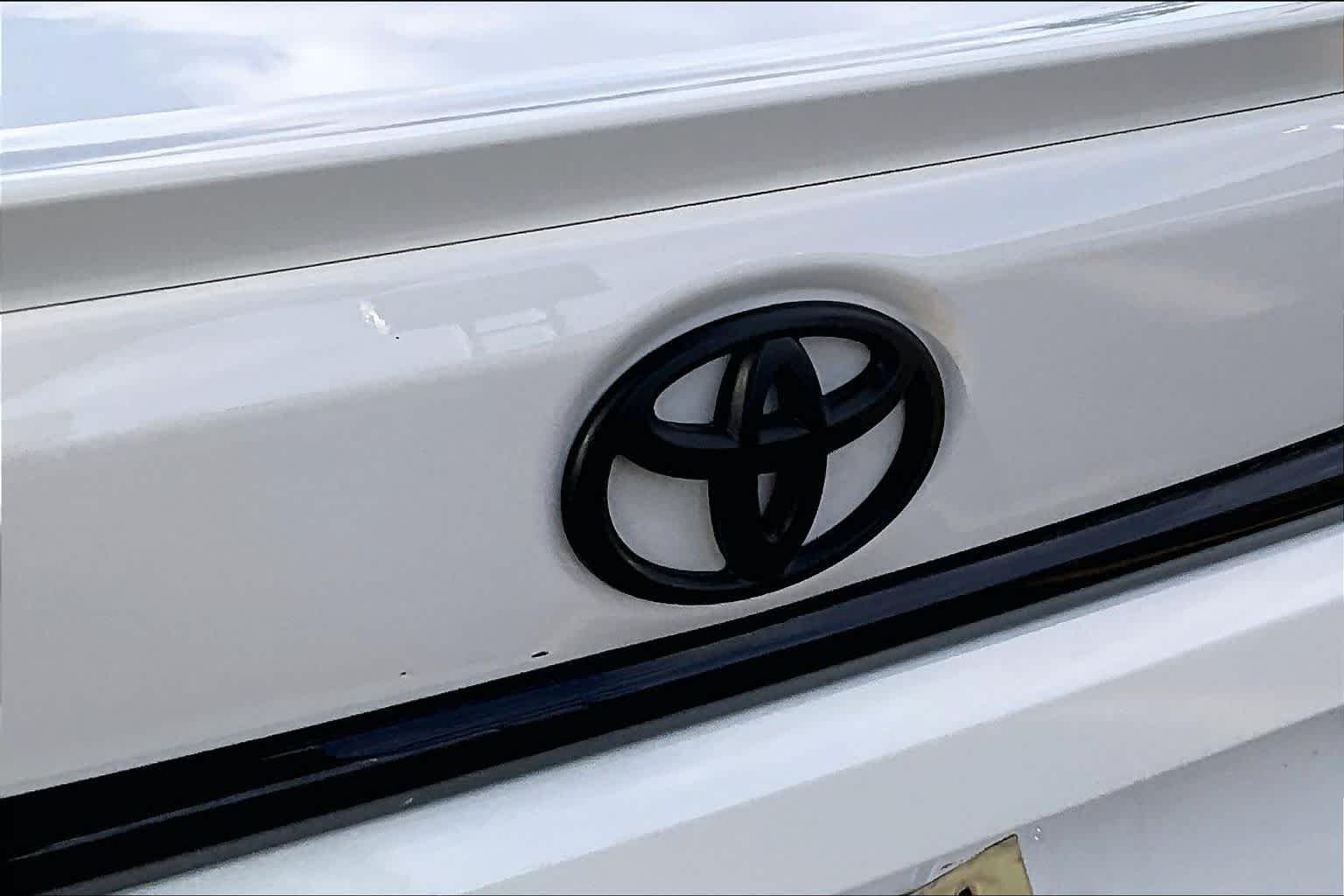 Used 2025 Ice Cap Toyota SE image 29