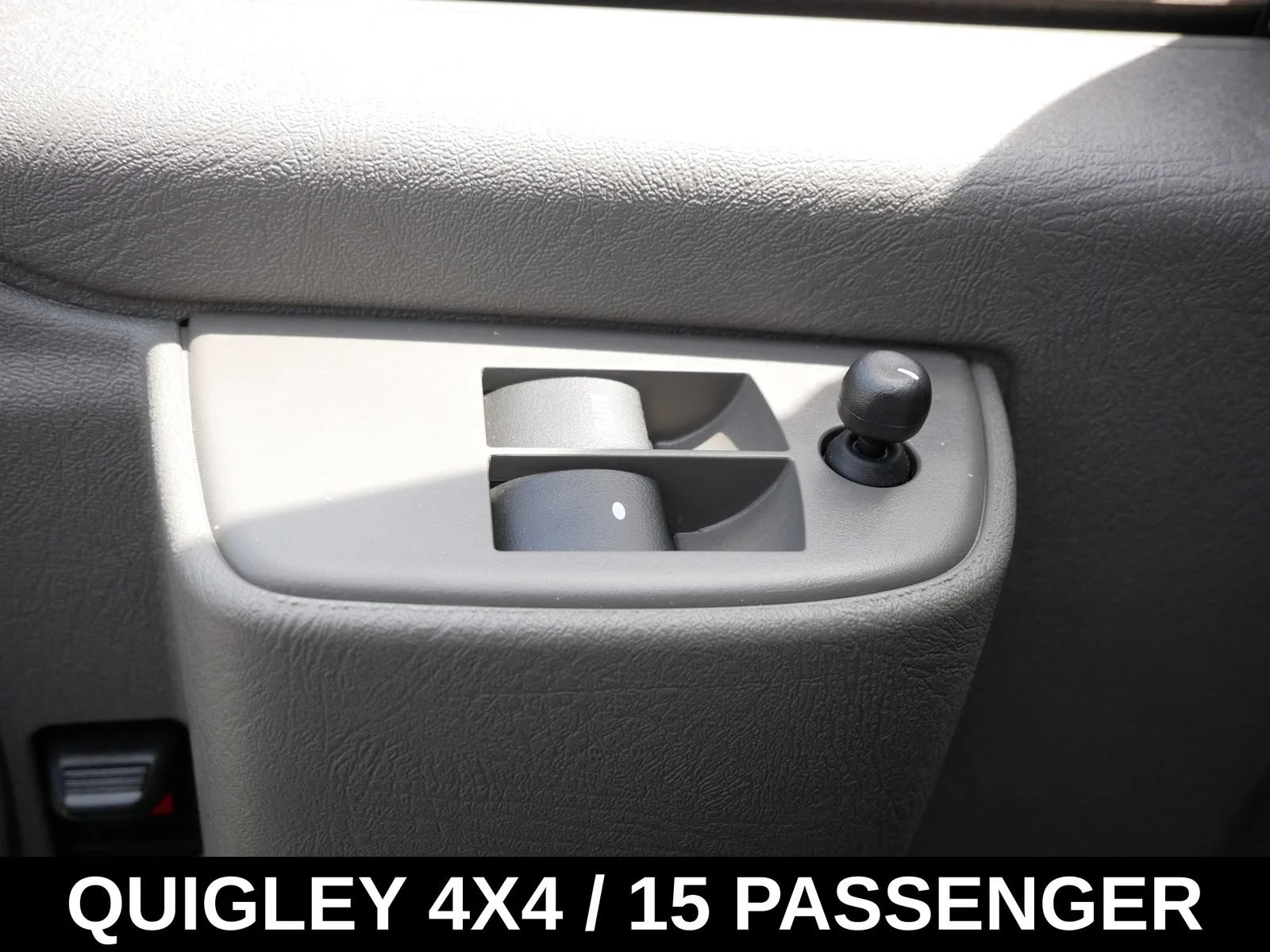 2024 Chevrolet Express Passenger LT - Photo 20