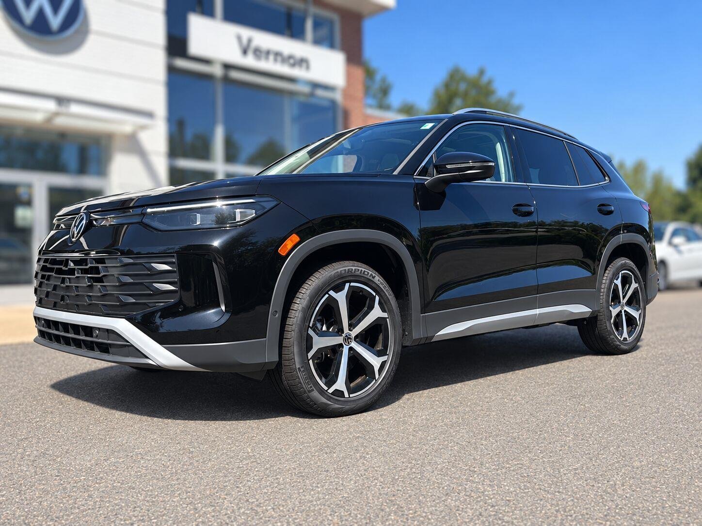 New 2026 Deep Black Pearl Volkswagen SE image 2