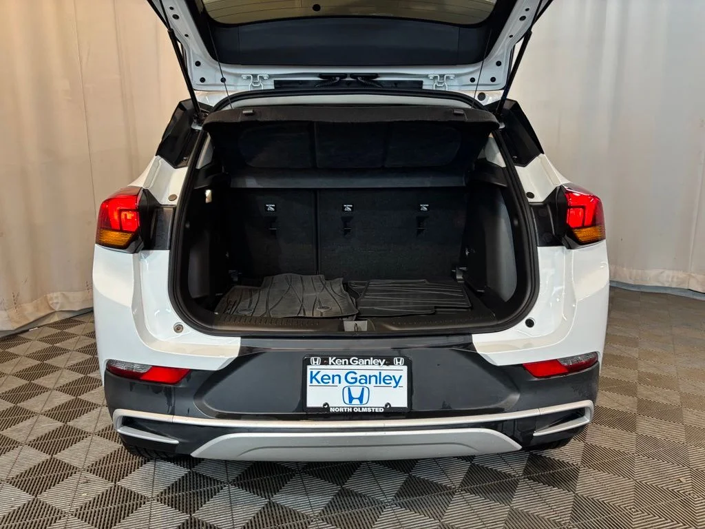 Used 2023 Summit White Buick Preferred image 5