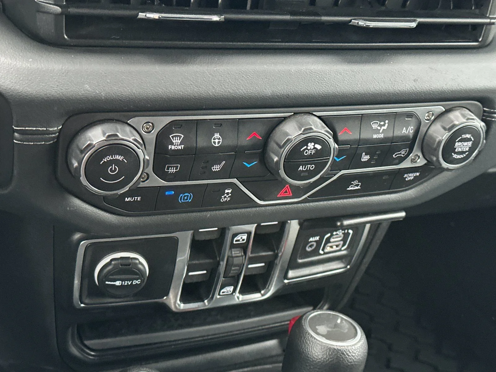 Used 2024 Gray Jeep Sahara 4xe image 19