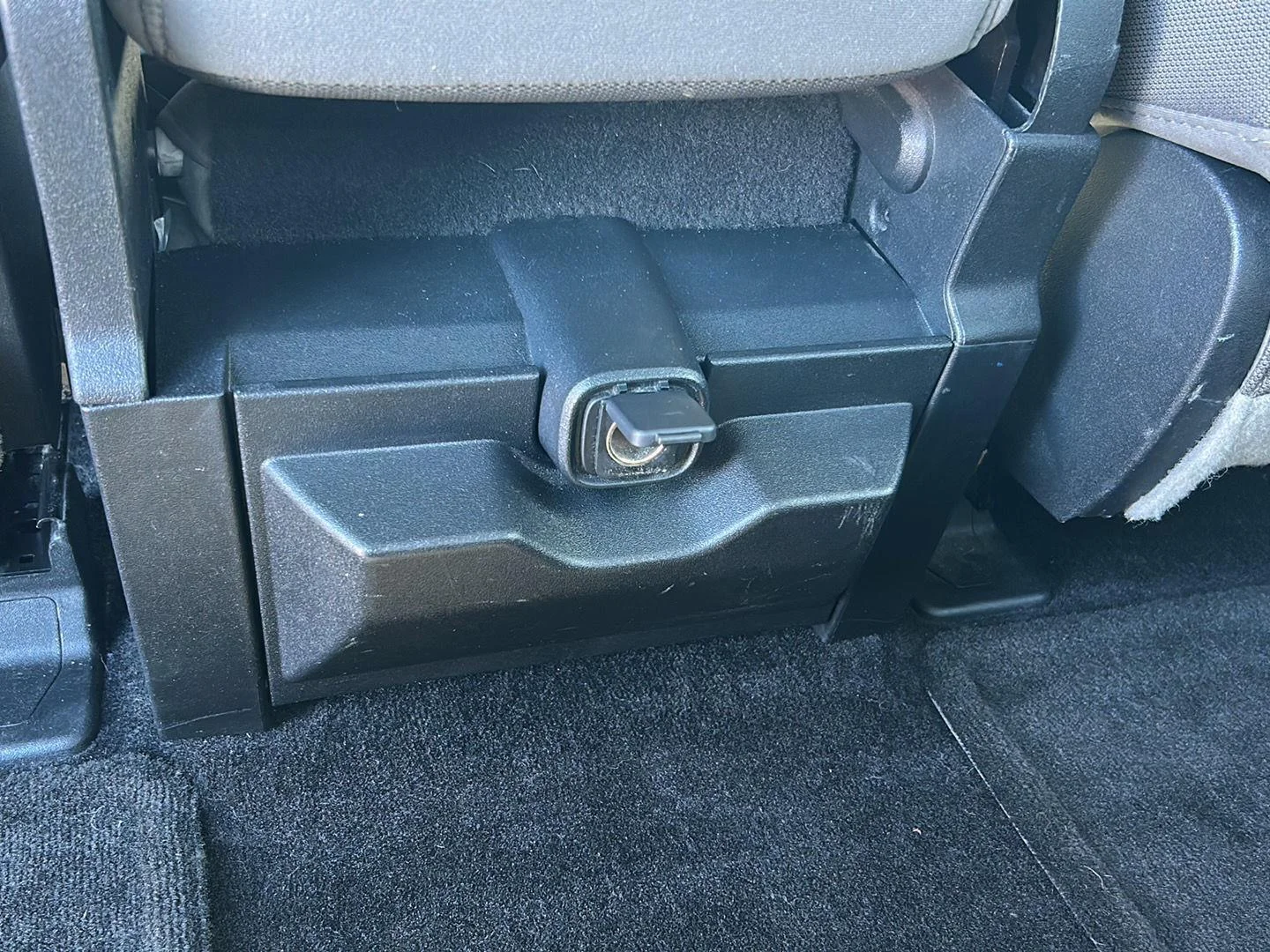 Used 2015 Blue Jeans Metallic Ford XLT image 18