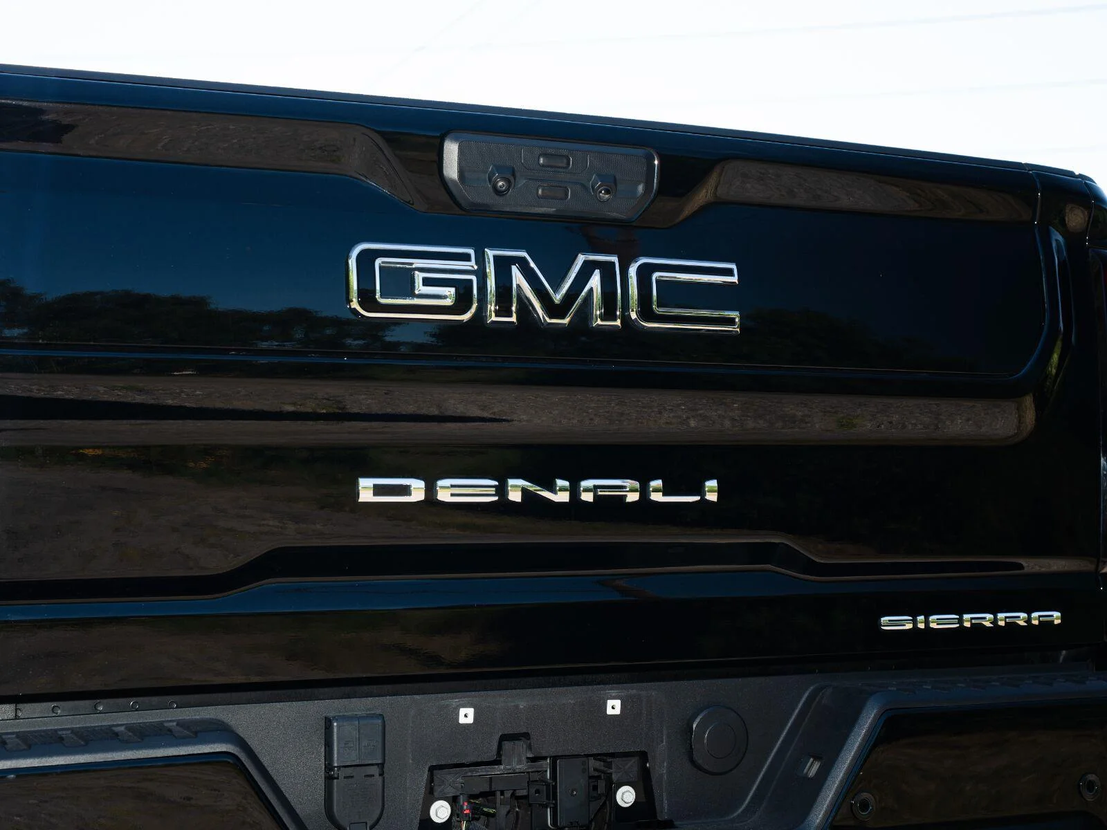 Used 2025 Onyx Black GMC Denali image 20