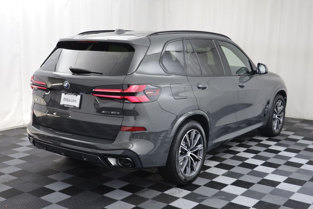 New 2026 Dravit Grey Metallic BMW xDrive50e image 21