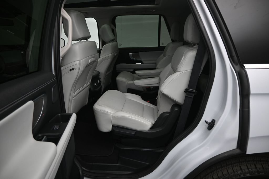 Used 2025 Silver Ford Platinum image 21
