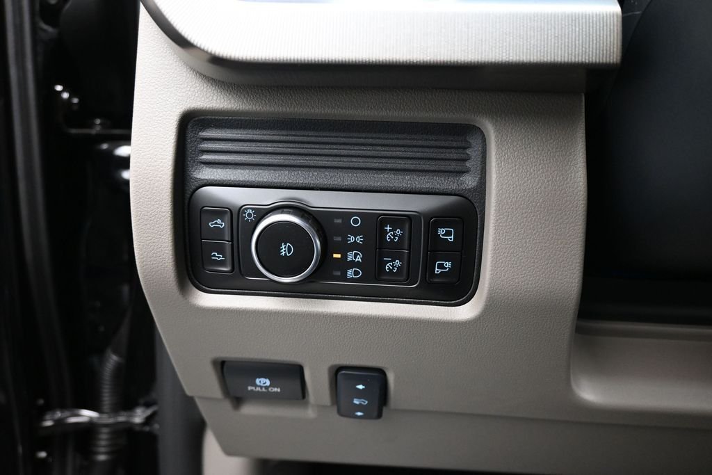New 2026 Agate Black Metallic Ford Platinum image 15
