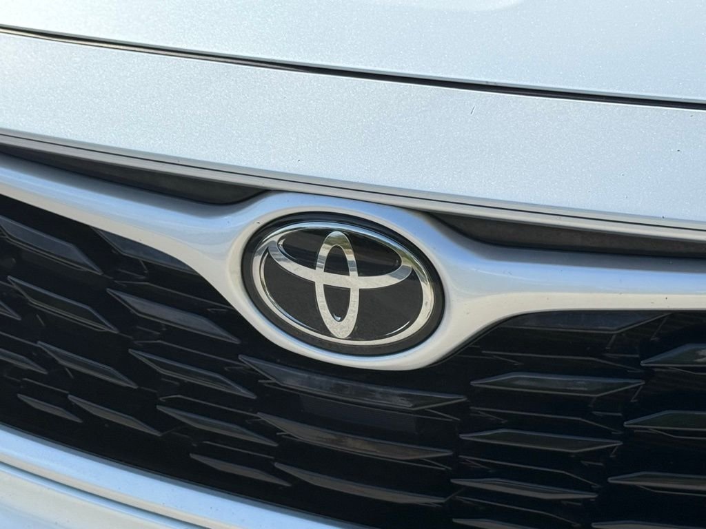 Used 2023 Beige Toyota XLE image 5