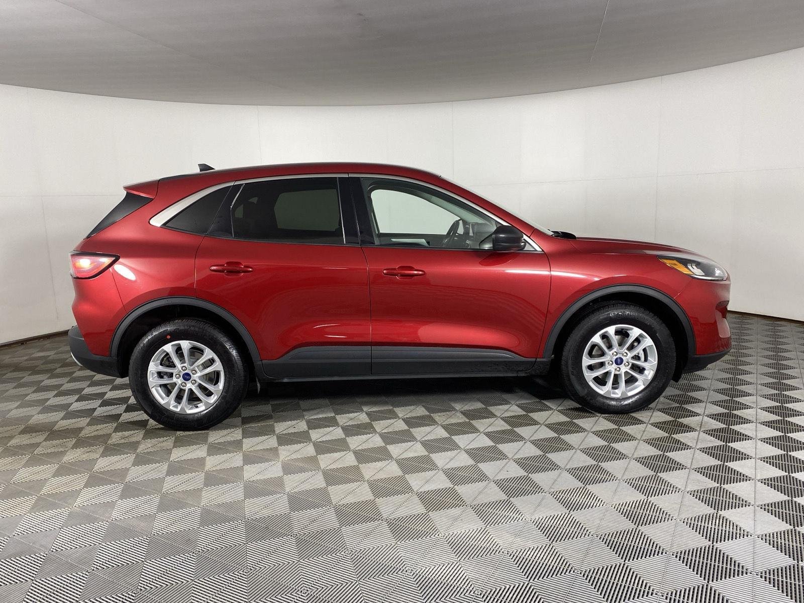 Used 2022 Rapid Red Metallic Tinted Clearcoat Ford SE image 11