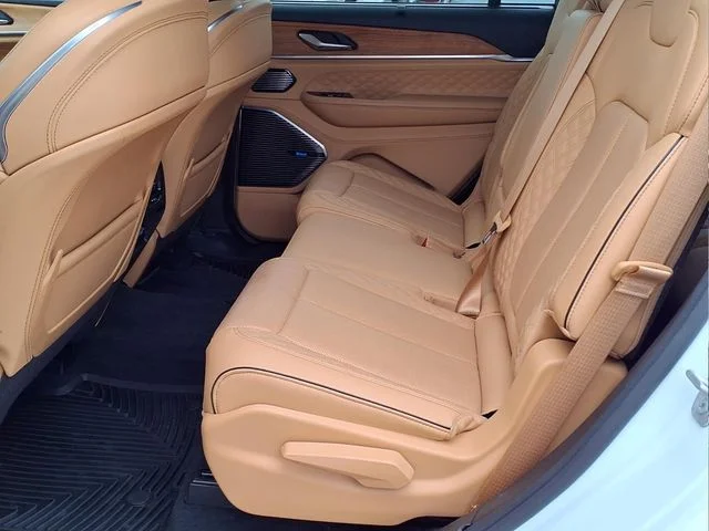 Used 2023 White/off-white Jeep Summit image 13