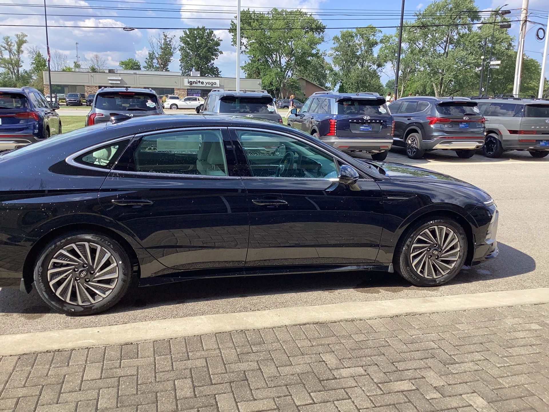 New 2026 Abyss Black Pearl Hyundai Limited image 4