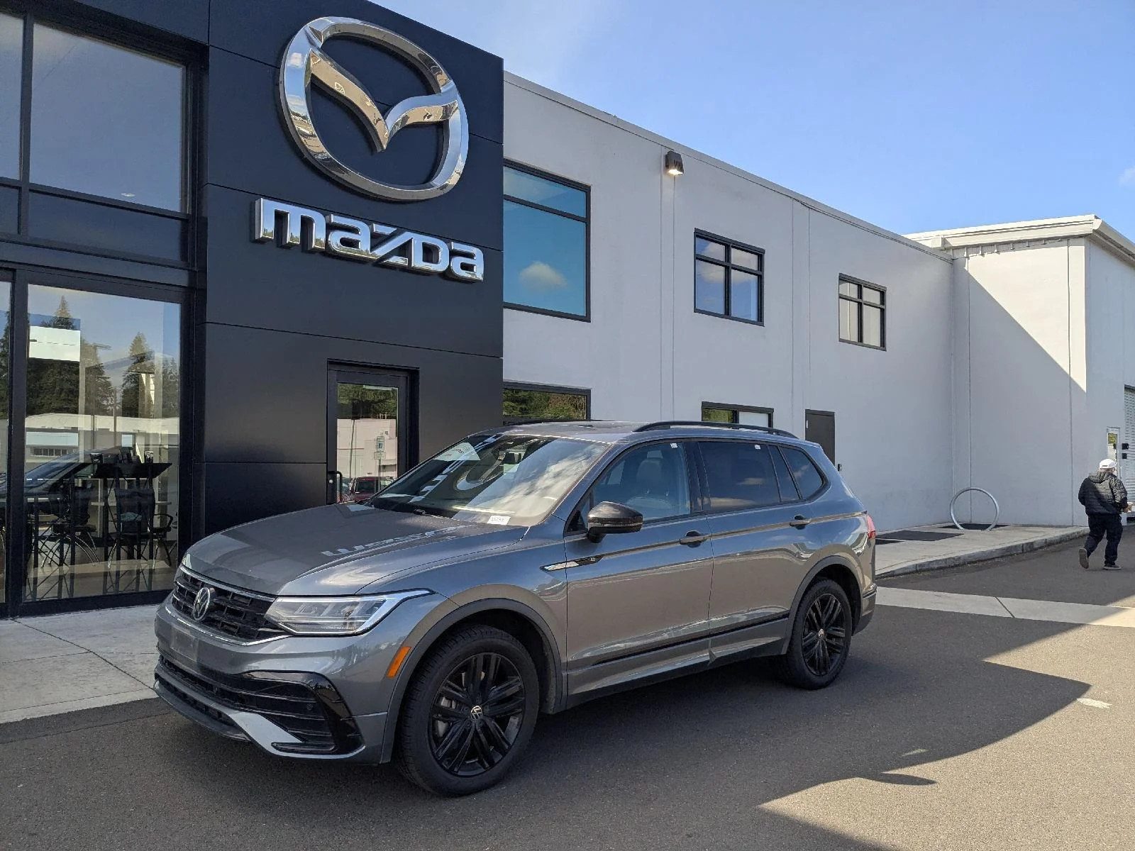 2022 Volkswagen Tiguan 2.0T SE R-Line Black 4Motion's photo