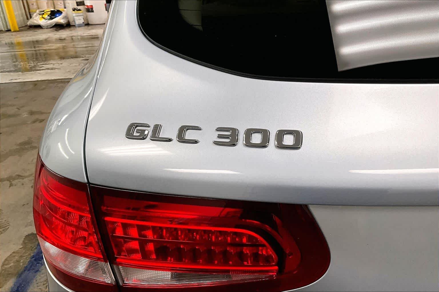 Used 2018 Diamond Silver Metallic Mercedes-Benz GLC 300 image 33