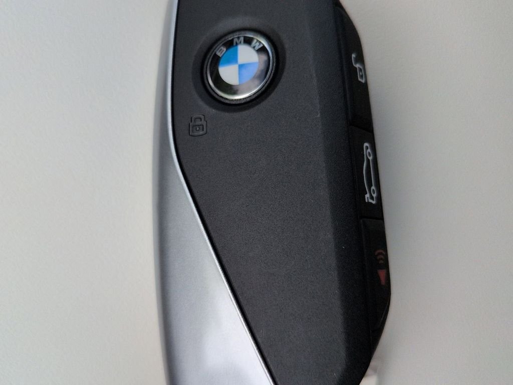 New 2026 Green Metallic BMW xDrive28i image 30