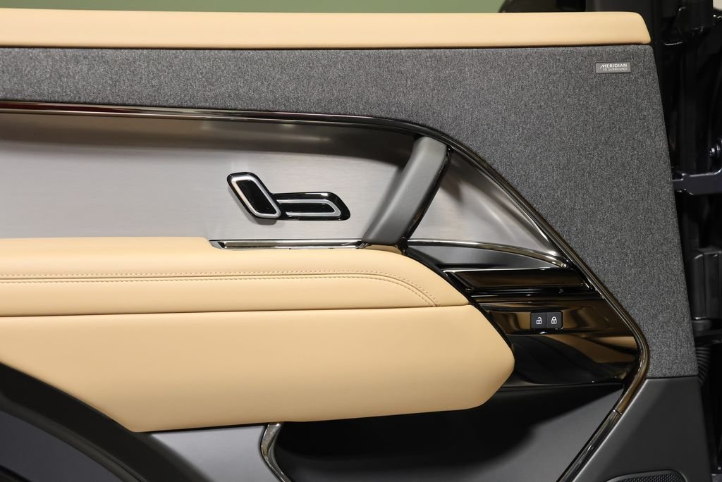 New 2026 Varesine Blue Land Rover SE image 32
