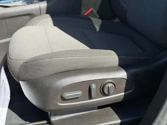 Used 2022 Mosaic Black Metallic Chevrolet LT Cloth image 24