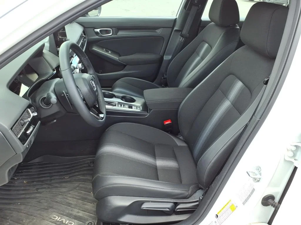 2026 Honda Civic Hatchback Sport - Photo 13