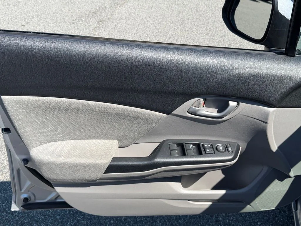 Used 2013  Honda LX image 24