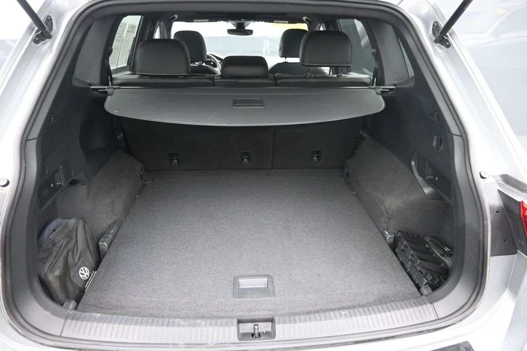 Used 2023 Silver Volkswagen 2.0T SE R-Line Black image 11