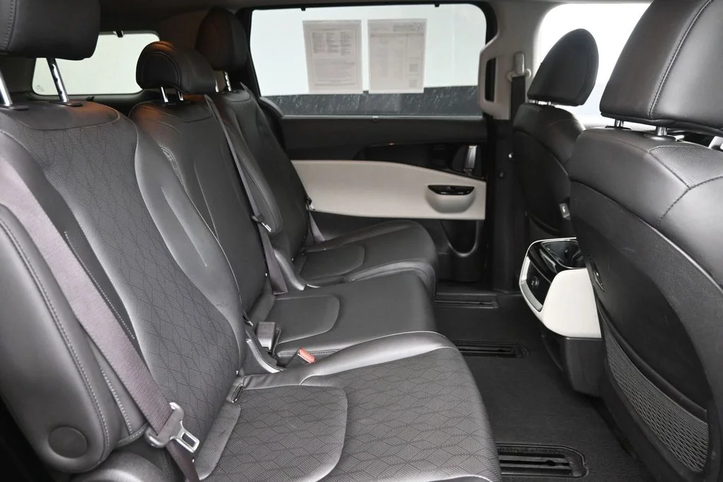 Used 2022 Red Kia EX image 10