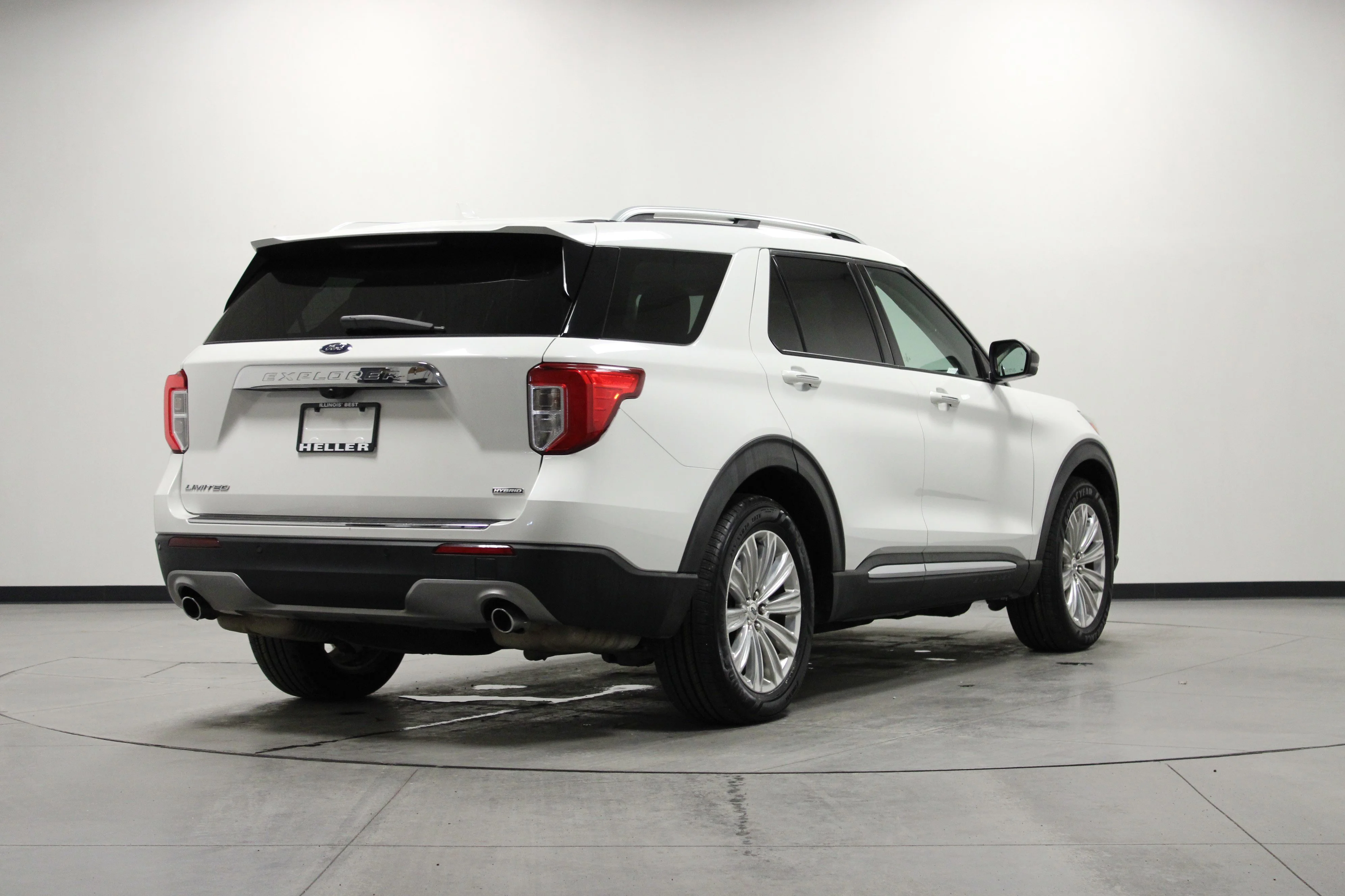 Used 2021 Star White Metallic Tri-Coat Ford Limited image 4