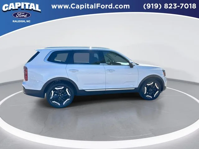 Used 2024 White Kia S image 9