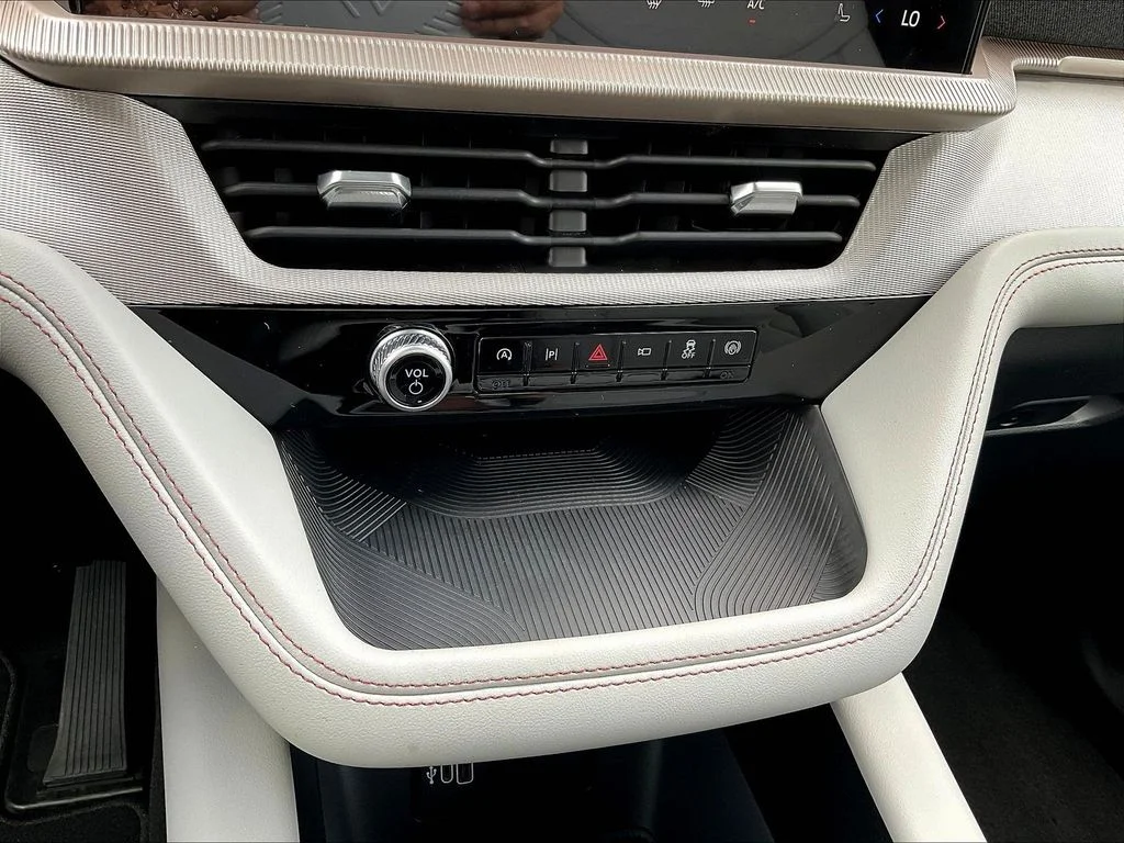 New 2026 Star White Metallic Tri-Coat Ford Active image 23