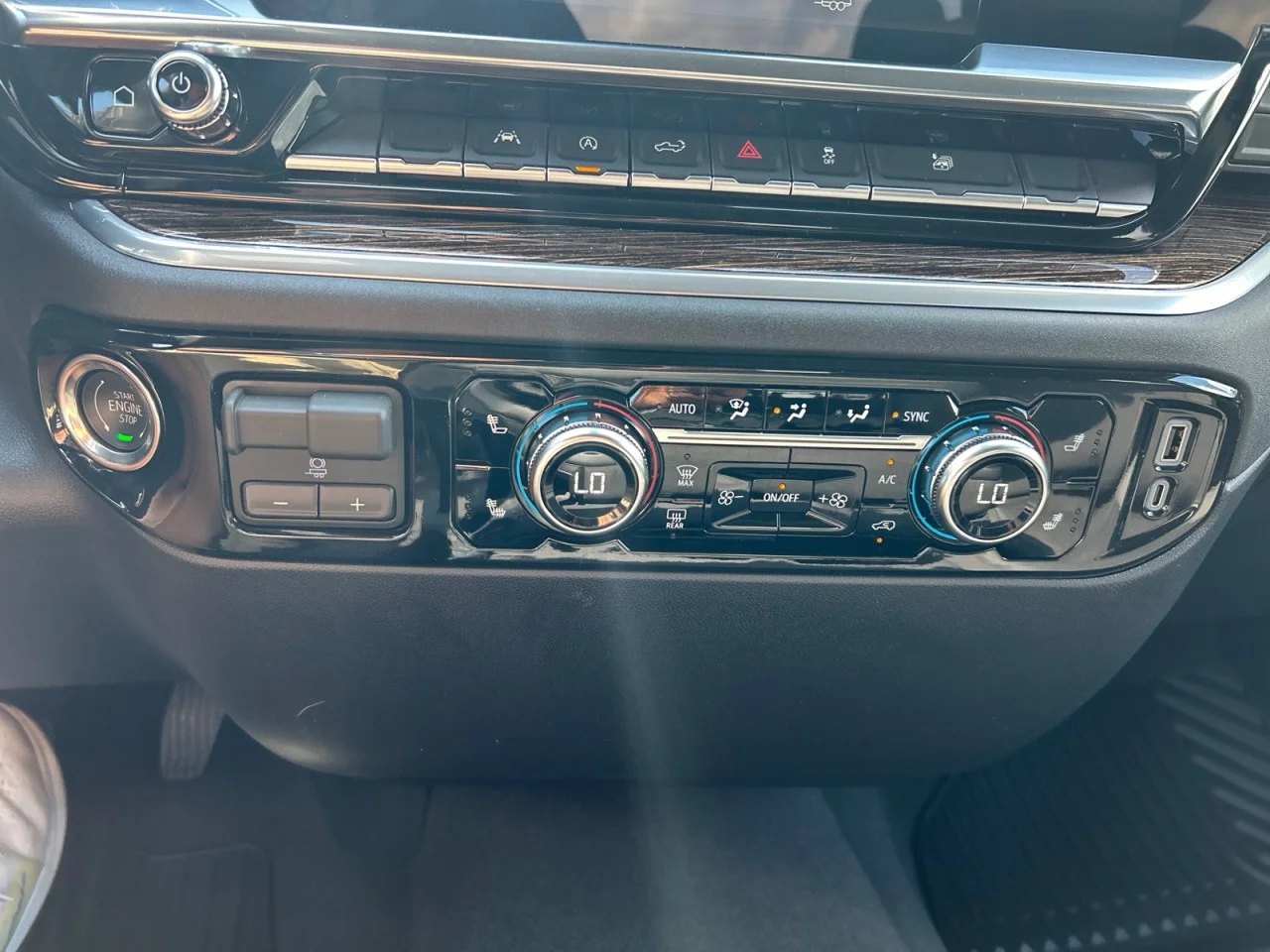 New 2026 Sterling Metallic GMC Elevation image 13