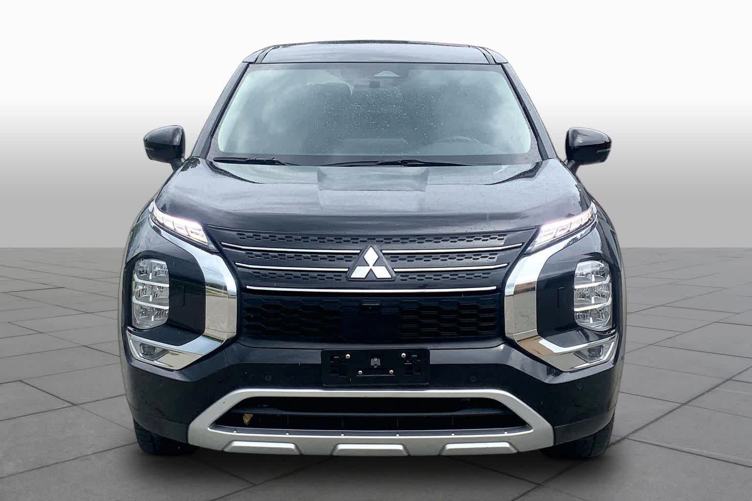 Used 2024 Labrador Black Pearl Mitsubishi SE image 4