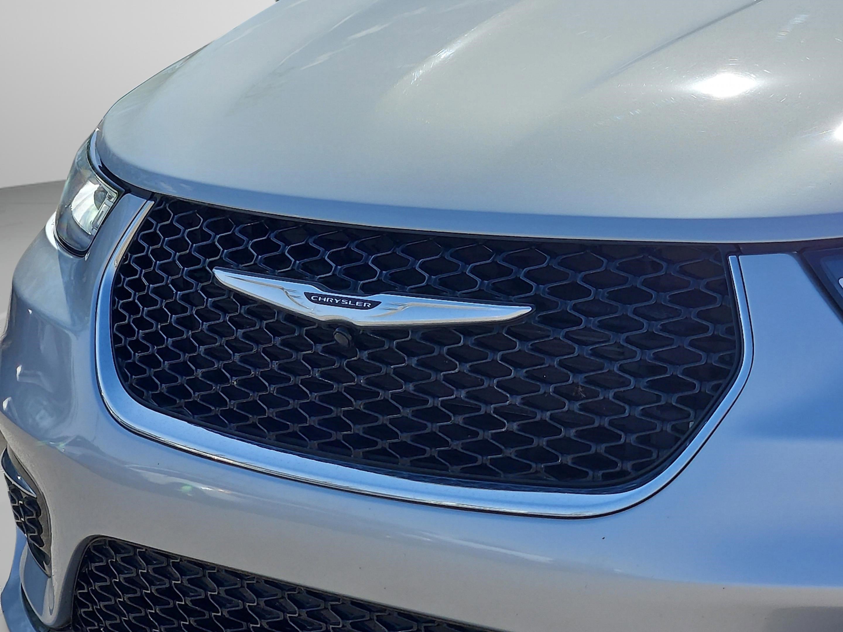 Used 2024 Silver Mist Clearcoat Chrysler Touring L image 27