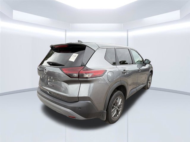 Used 2023 Gray Nissan S image 6