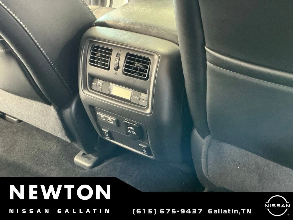 Used 2019 Pearl White Nissan Platinum image 21