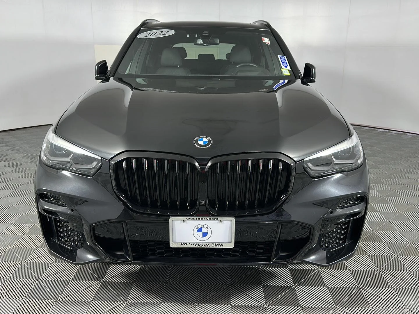 Used 2022 Black Sapphire Metallic BMW M50i image 2