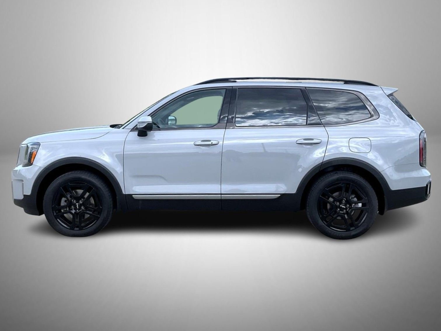 Used 2023 Gray Kia EX X-Line image 8