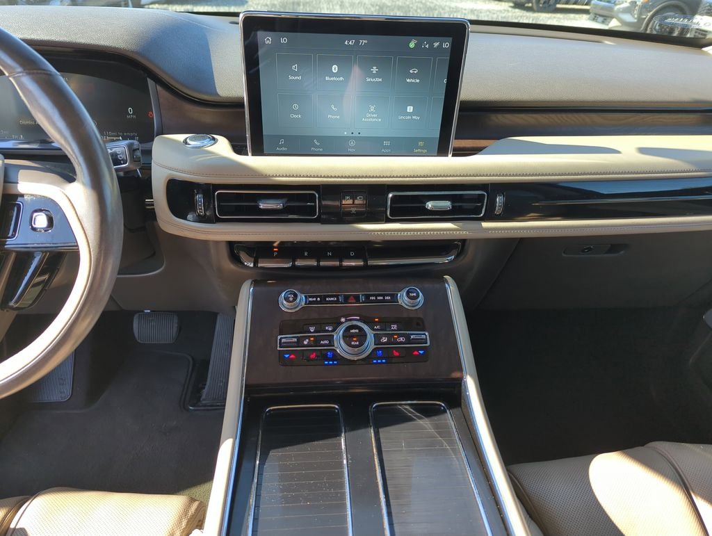 Used 2022 White Lincoln Reserve image 24