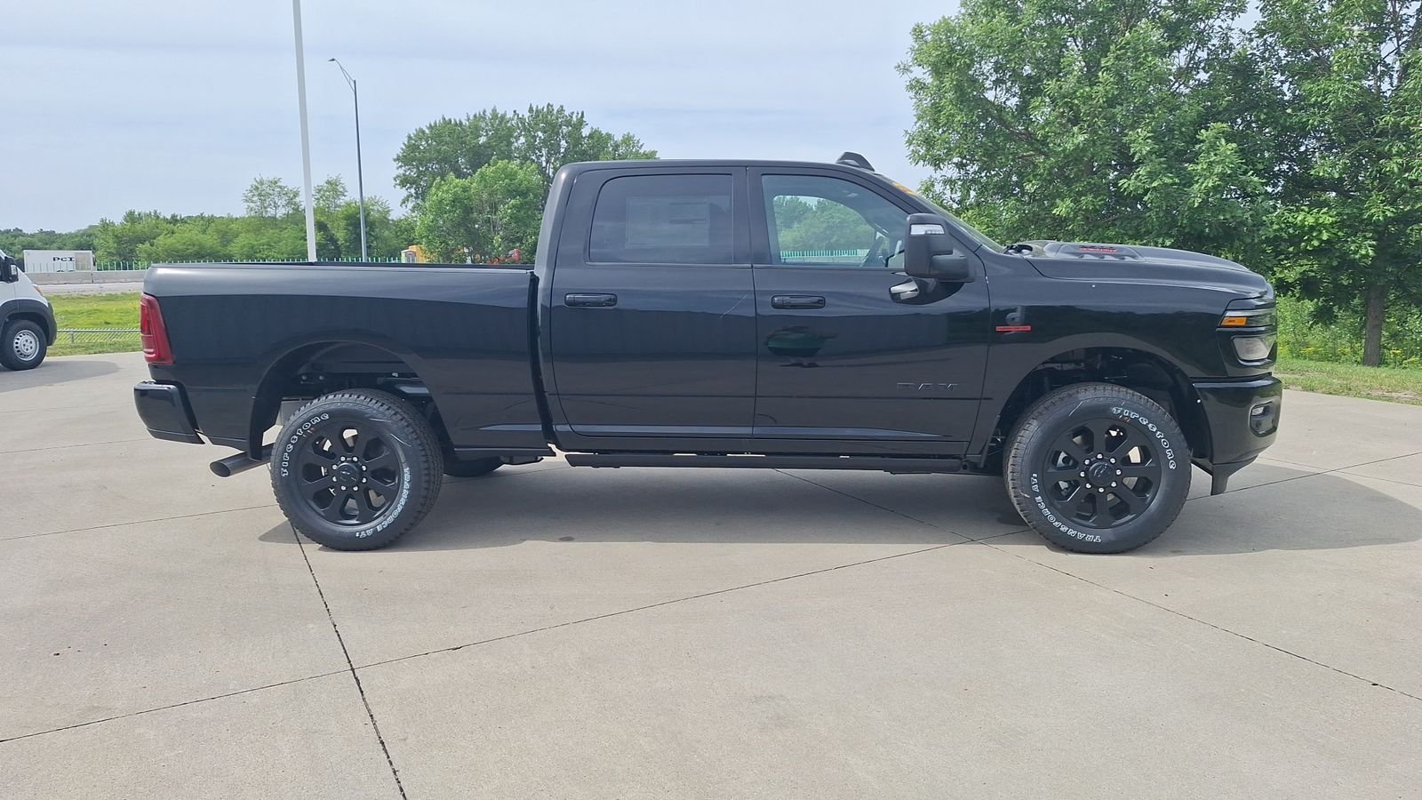 New 2026 Diamond Black Crystal Pearl-Coat Exterior Paint RAM Laramie image 2