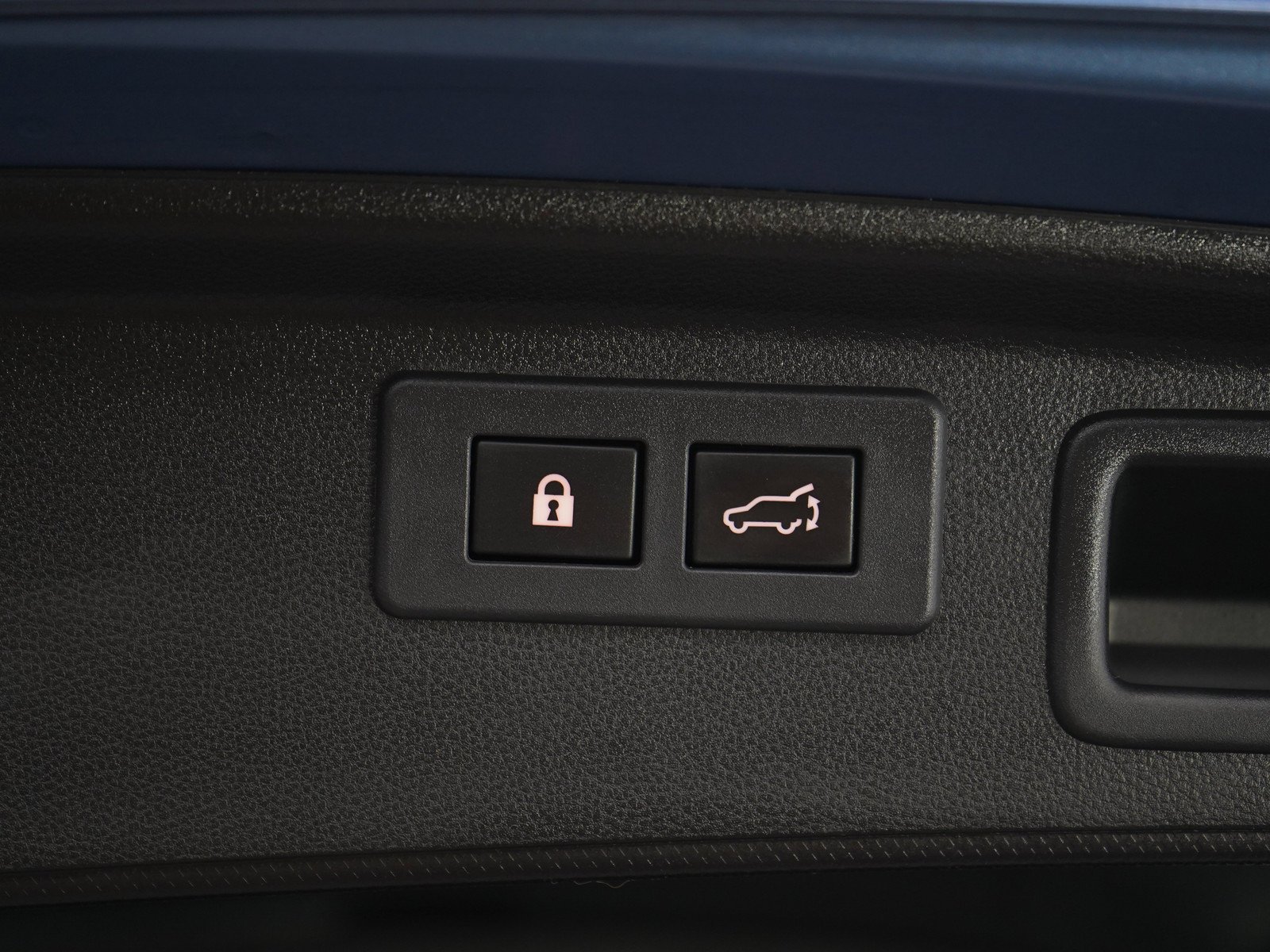 Used 2020 Horizon Blue Pearl Subaru Premium image 17