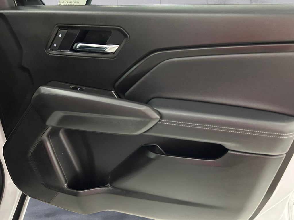 Used 2025 White Chevrolet LT image 15
