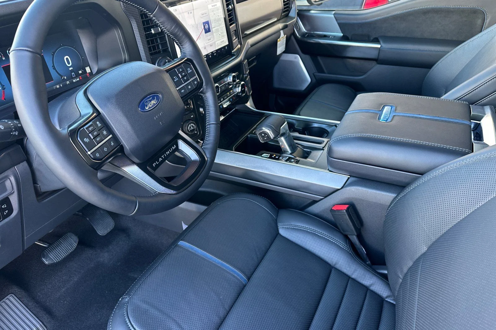 New 2025 Star White Metallic Tri-Coat Ford Platinum® image 6
