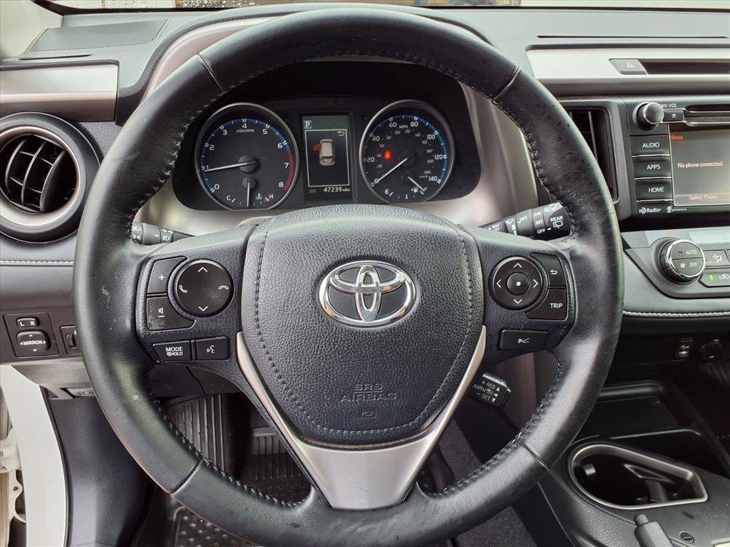 Used 2018 White Toyota XLE image 15
