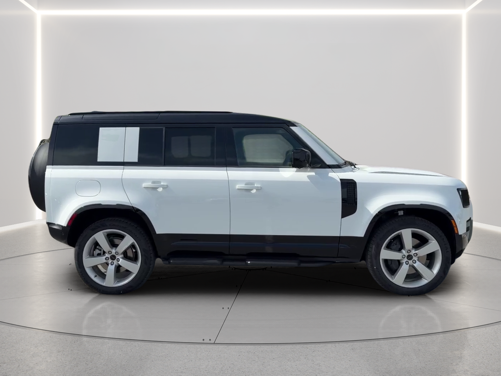 New 2026 Fuji White Land Rover X-Dynamic SE image 4