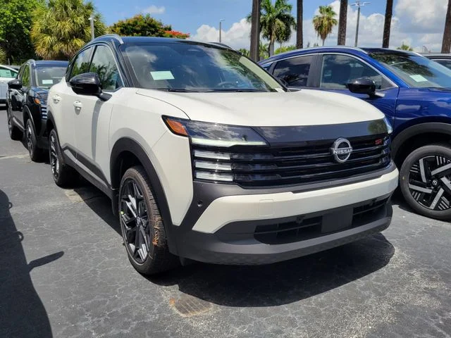 New 2026 Aspen White TriCoat / Super Black Two-tone Nissan SR image 3