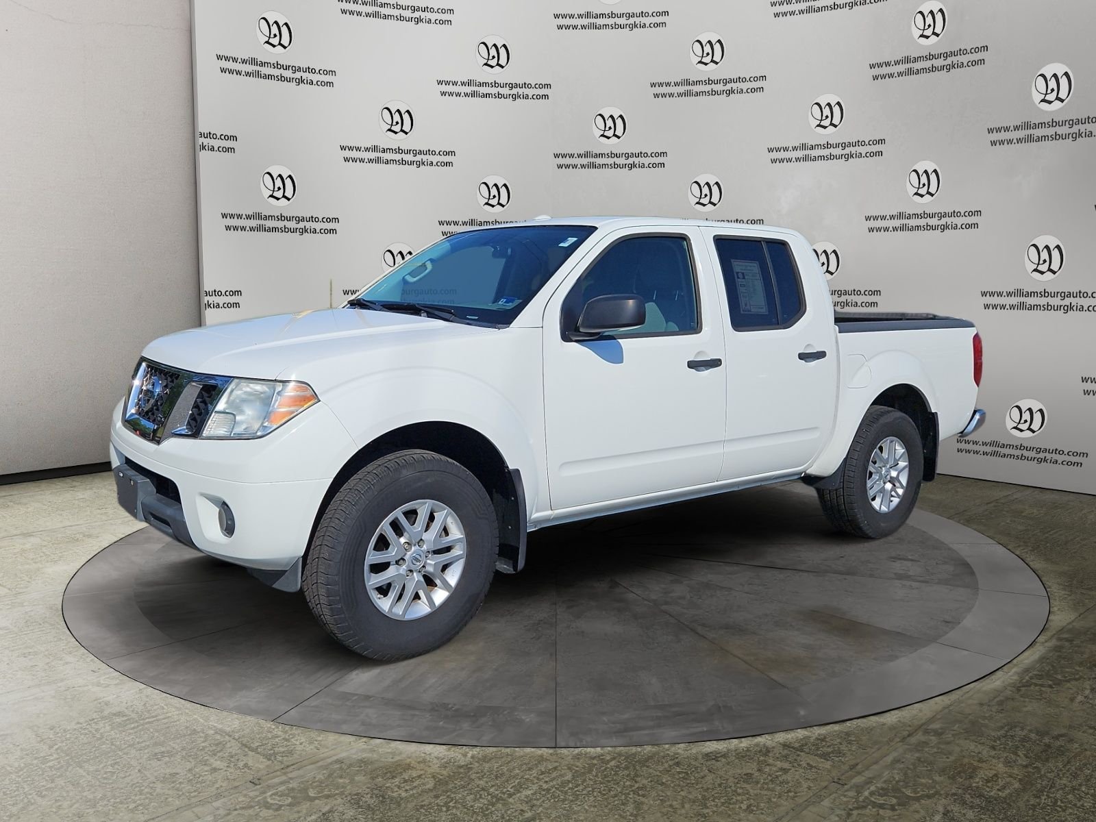2015 Nissan Frontier 4.0 SV Crew Cab 4X4 AT SWB's photo