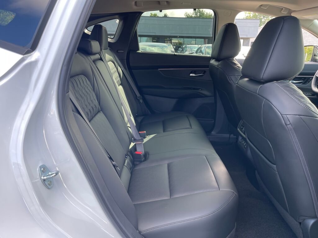New 2027 Everest White Pearl Tricoat/Super Black Nissan Platinum image 21