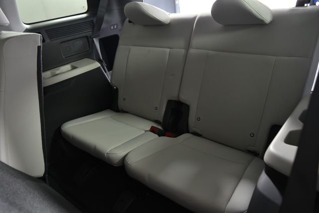 New 2027 White Hyundai SE AWD image 34