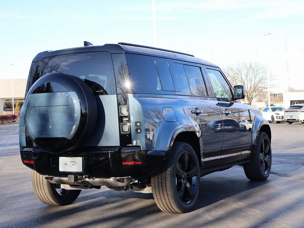 New 2026 Tasman Blue Metallic Land Rover X-Dynamic SE image 7