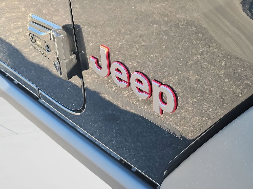 New 2026 Black Clear-Coat Exterior Paint Jeep Rubicon image 39