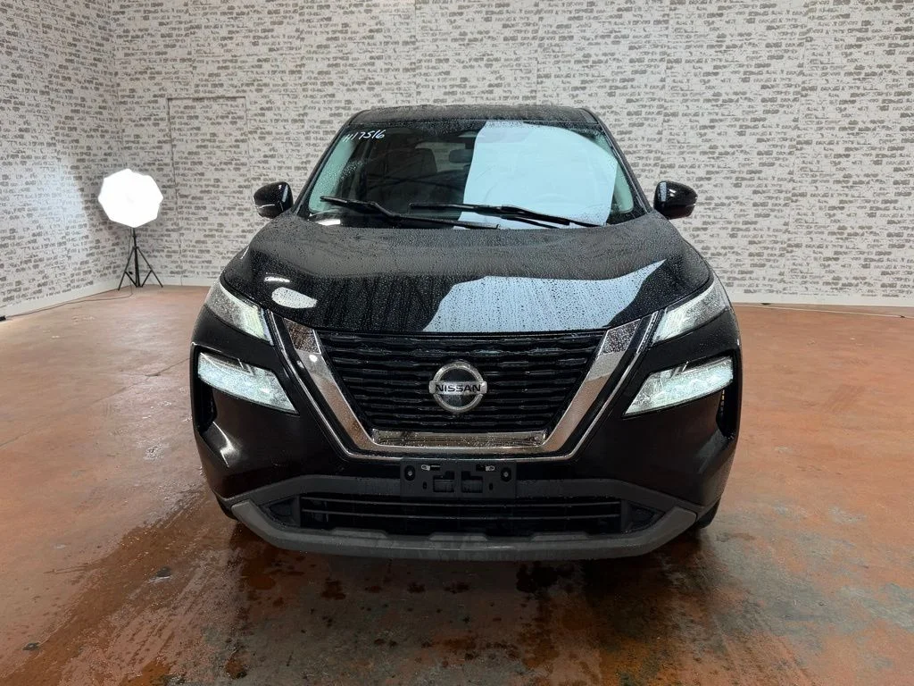 Used 2021 Super Black Nissan SV image 2