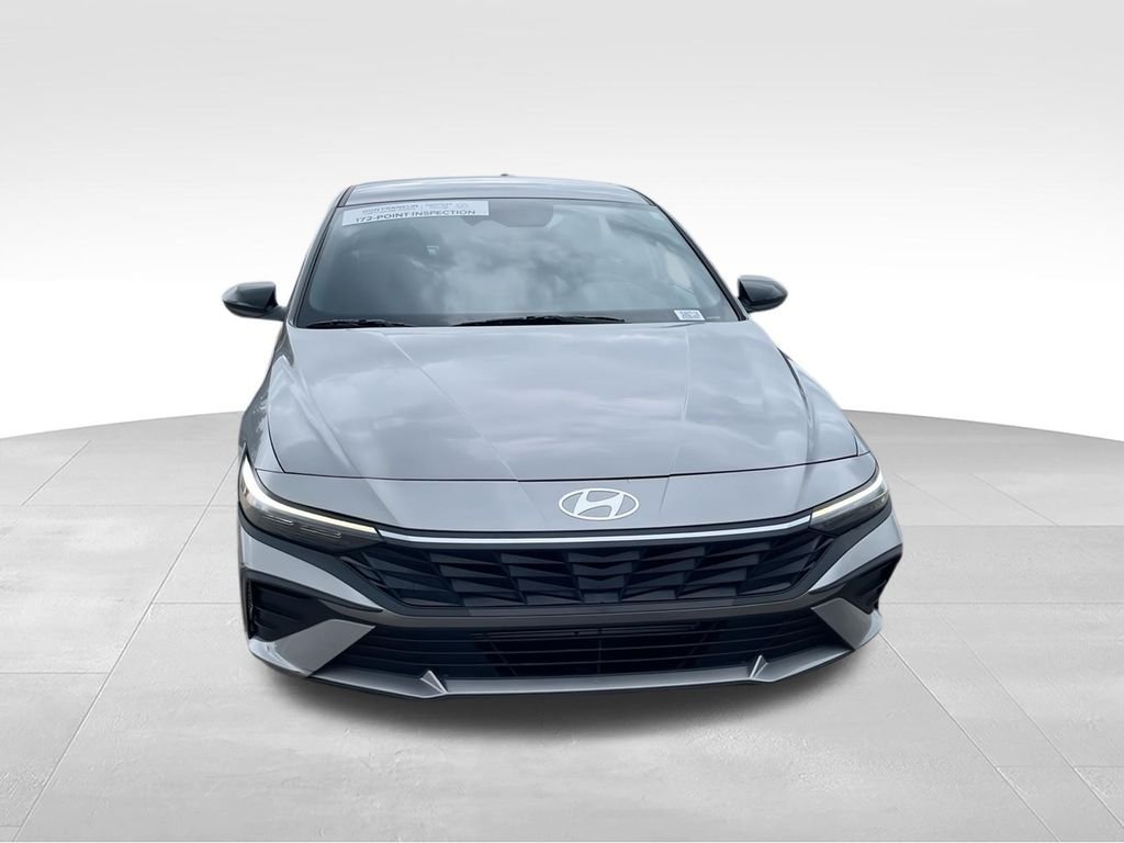 Used 2025 Silver Hyundai SEL Sport image 3